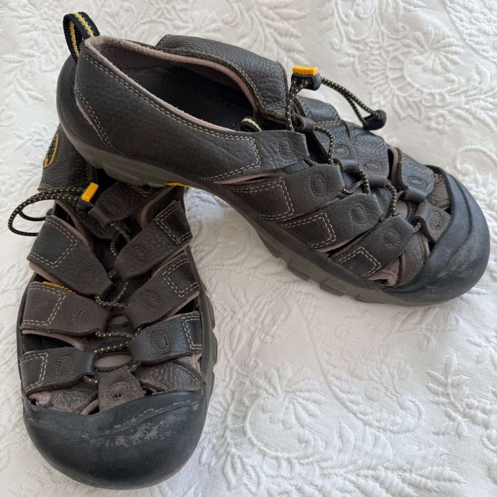 Keen Dark Brown Sport Sandals with Closed Toe and Waterproof Design size 11